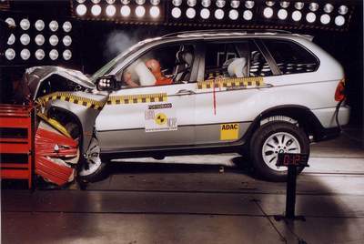 Краш-тест BMW X5 (июнь 2003)