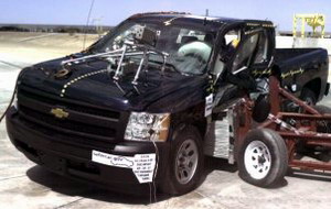 Боковой краш-тест Chevrolet Silverado 1500 Extended Cab