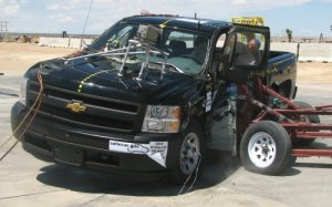 Боковой краш-тест Chevrolet Silverado 1500 4-DR