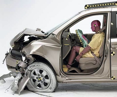 The dummy's position in relation to the steering wheel and instrument panel after the crash test indicates that the driver's survival space was maintained very well.