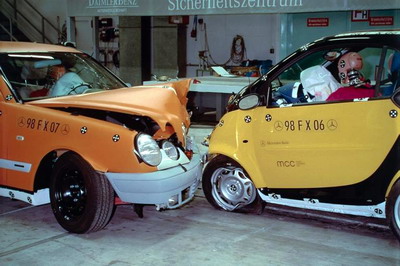 Smart против E-Class (W210)