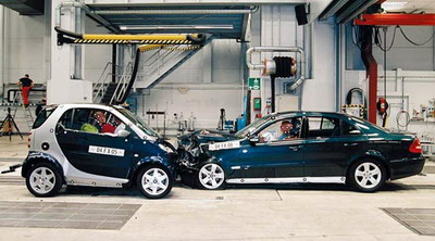 Smart против E-Class (W210)