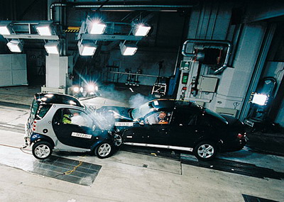 Smart против E-Class (W210)