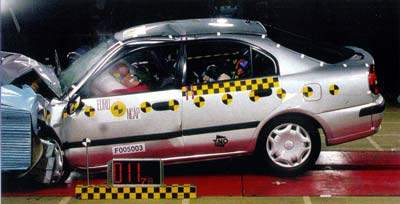 Краш-тест Mitsubishi Carisma