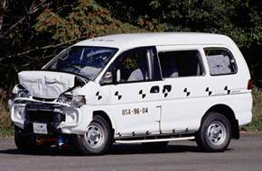 Краш-тест Mitsubishi Delica