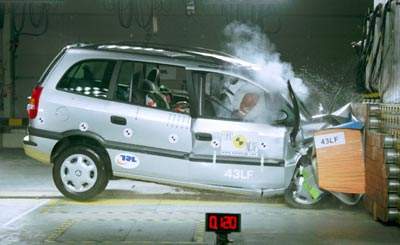 Краш-тест Opel Zafira