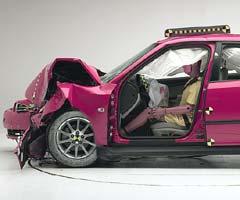 The dummy's position in relation to the steering wheel and instrument panel after the crash test indicates that the driver's survival space was maintained very well.