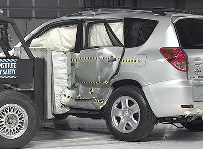 View of the vehicle and barrier just after the crash test