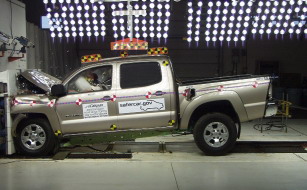 Краш-тест Toyota Tacoma