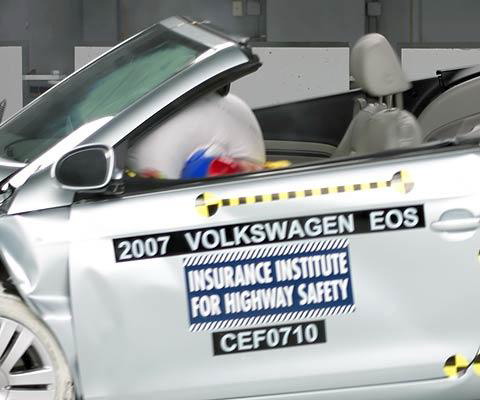 The dummy's position in relation to the steering wheel and instrument panel after the crash test indicates that the driver's survival space was maintained well